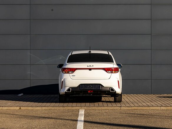 2021 Kia Rio IV Рестайлинг, белый, 1555000 рублей - вид 4