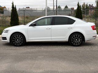 2017 Skoda Octavia III (A7) Рестайлинг, белый, 1550000 рублей, вид 2