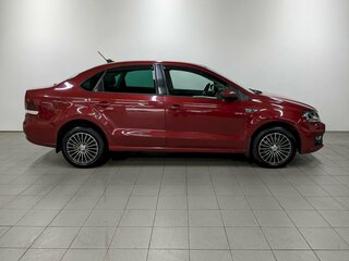 2018 Volkswagen Polo V Рестайлинг, красный, 940000 рублей, вид 4
