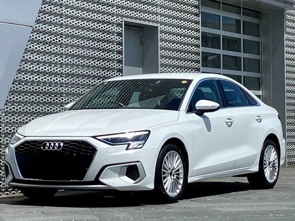 2022 Audi A3 30 TFSI IV (8Y), белый, 1499000 рублей