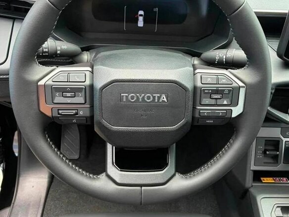 2026 Toyota Hilux IX, белый, 8899000 рублей - вид 2
