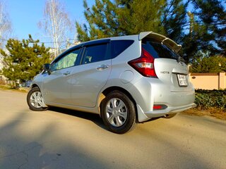 2019 Nissan Note e-Power II Рестайлинг, серебристый, 1280000 рублей, вид 5