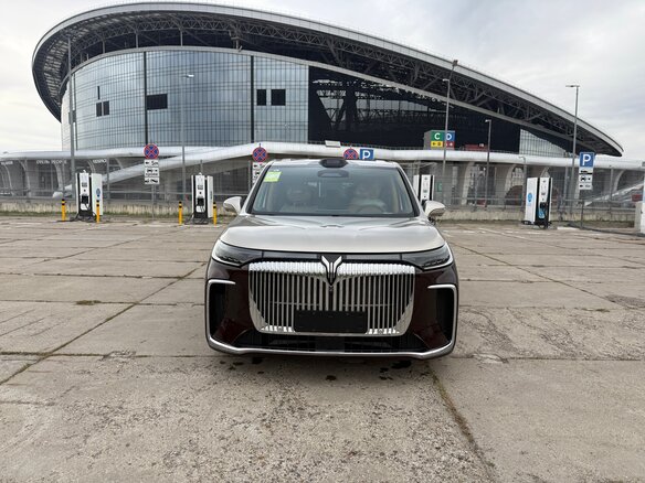 2026 Voyah Dream I Рестайлинг, коричневый, 9299000 рублей - вид 3