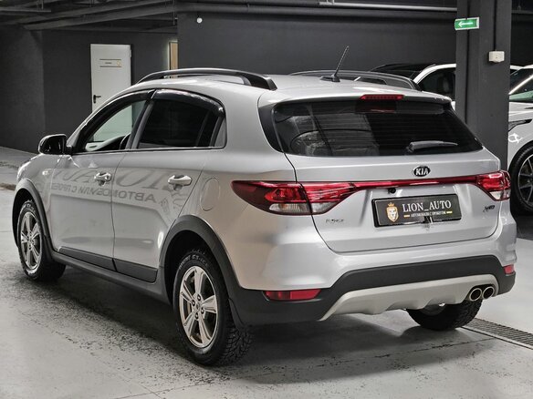 2018 Kia Rio X-Line IV, серебристый, 1440000 рублей - вид 4