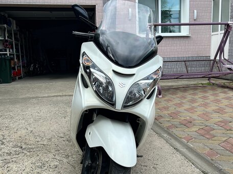 2010 Suzuki Burgman (SkyWave) 400, белый, 270000 рублей, вид 2