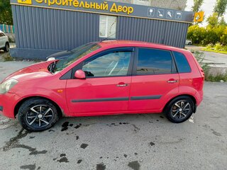 2007 Ford Fiesta Mk5, красный, 300000 рублей, вид 4