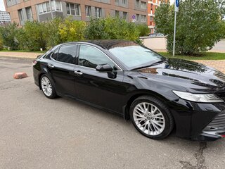 2018 Toyota Camry VIII (XV70), чёрный, 2600000 рублей, вид 2