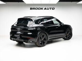 2026 Porsche Cayenne GTS III Рестайлинг, чёрный, 23990000 рублей, вид 4