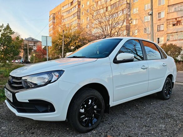 2024 Lada (ВАЗ) Granta I Рестайлинг, белый, 950000 рублей - вид 3