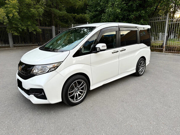 2017 Honda Stepwgn Spada V, белый - вид 1