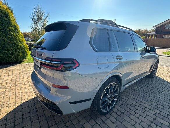 2022 BMW X7 M60i I (G07) Рестайлинг, серый, 11500000 рублей - вид 4