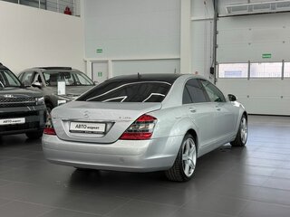 2007 Mercedes-Benz S-Класс 500 V (W221), серебристый, 1100000 рублей, вид 5