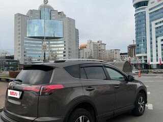 2018 Toyota RAV4 IV (XA40) Рестайлинг, коричневый, 2500000 рублей, вид 3
