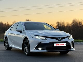 2021 Toyota Camry VIII (XV70) Рестайлинг, белый, 2850000 рублей, вид 2