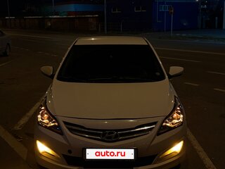 2015 Hyundai Solaris I Рестайлинг, белый, 550000 рублей, вид 2