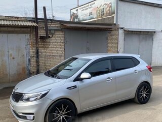 2016 Kia Rio III Рестайлинг, серебристый, 970000 рублей, вид 5