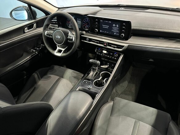 2021 Kia K5 III, жёлтый - вид 17