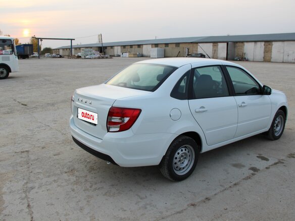 2024 Lada (ВАЗ) Granta I Рестайлинг, белый, 1050000 рублей - вид 2