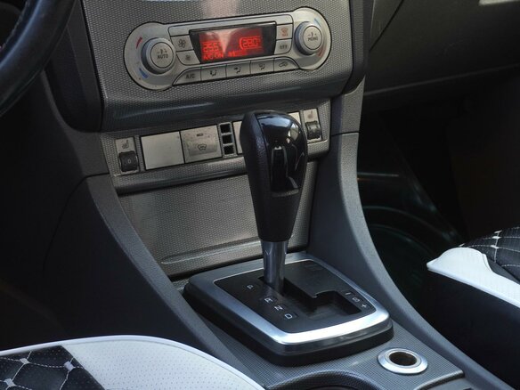2011 Ford Focus II Рестайлинг, белый, 618000 рублей - вид 12