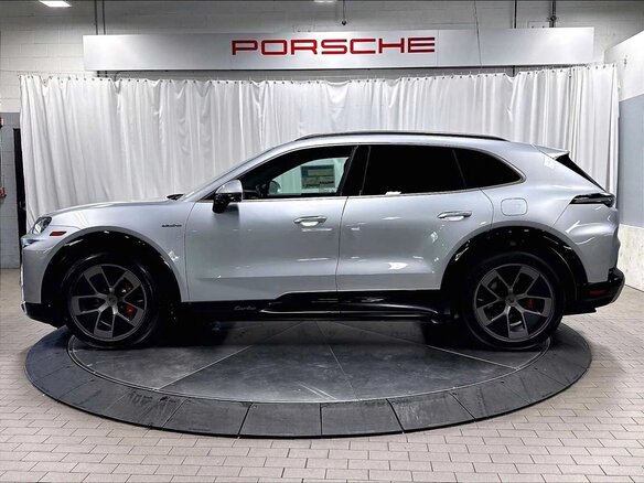 2026 Porsche Cayenne Turbo Electric Coupé IV, серебристый, 29935137 рублей - вид 3