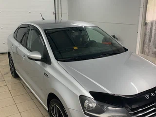 2018 Volkswagen Polo V Рестайлинг, серебристый, 1300000 рублей, вид 2