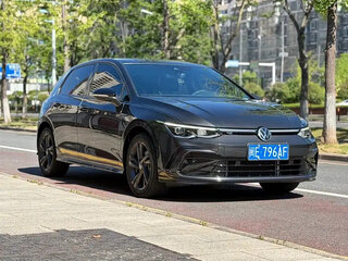 2023 Volkswagen Golf VIII, чёрный, 2171255 рублей, вид 1