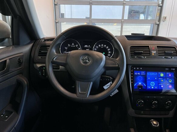 2015 Skoda Yeti I Рестайлинг, серебристый - вид 10
