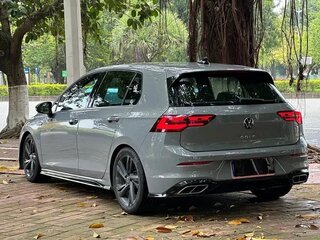 2022 Volkswagen Golf VIII, серебристый, 1560005 рублей, вид 5