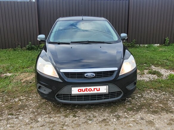 2010 Ford Focus II Рестайлинг, чёрный, 440000 рублей - вид 2