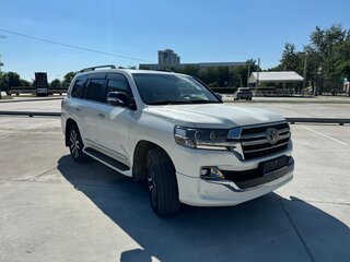 2019 Toyota Land Cruiser 200 Series Рестайлинг 2, белый, 8990000 рублей, вид 3