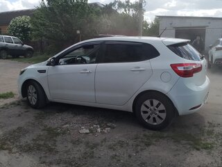 2012 Kia Rio 5-speed III, белый, 620000 рублей, вид 3
