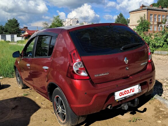 2010 Renault Sandero I, красный - вид 3