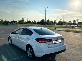 2018 Kia Cerato III Рестайлинг (Classic), белый, 950000 рублей, вид 5
