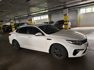 2019 Kia Optima IV Рестайлинг, белый, 2000000 рублей, вид 4