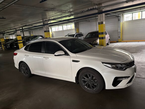 2019 Kia Optima IV Рестайлинг, белый, 1690000 рублей - вид 1