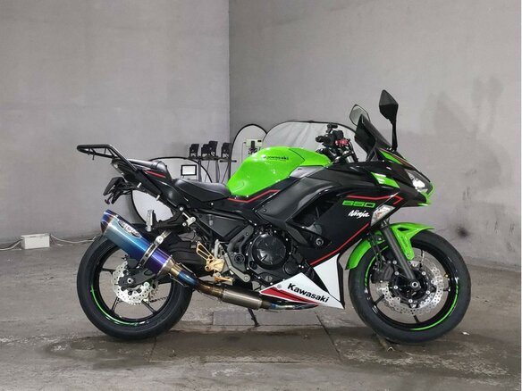 2021 Kawasaki Ninja 650, зелёный - вид 1