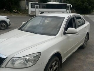 2012 Skoda Octavia II (A5) Рестайлинг, белый, 750000 рублей, вид 1