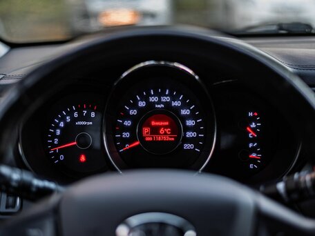 2013 Kia Rio 4-speed III, белый, 860000 рублей, вид 5
