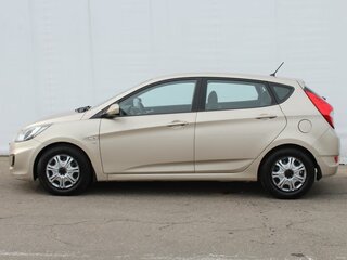 2012 Hyundai Solaris I, бежевый, 700000 рублей, вид 4