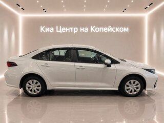 2022 Toyota Corolla XII (E210), белый, 1945000 рублей, вид 4