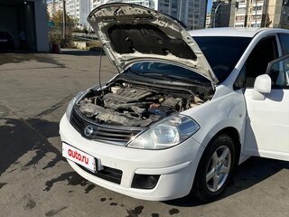 2013 Nissan Tiida I Рестайлинг, белый, 935000 рублей, вид 1
