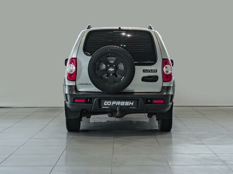 2016 Chevrolet Niva I Рестайлинг, серебристый, 590000 рублей, вид 4