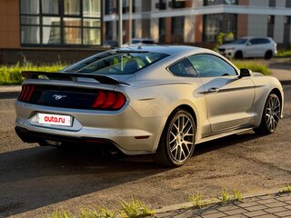 2019 Ford Mustang VI Рестайлинг, серебристый, 3300000 рублей, вид 4