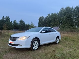 2013 Toyota Camry VII (XV50), белый, 1550000 рублей, вид 1