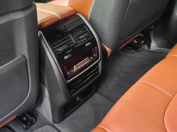 2020 BMW X5 M50i IV (G05/G18), белый, 7100000 рублей - вид 13