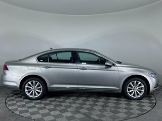 2017 Volkswagen Passat B8, серебристый, 2120000 рублей, вид 4