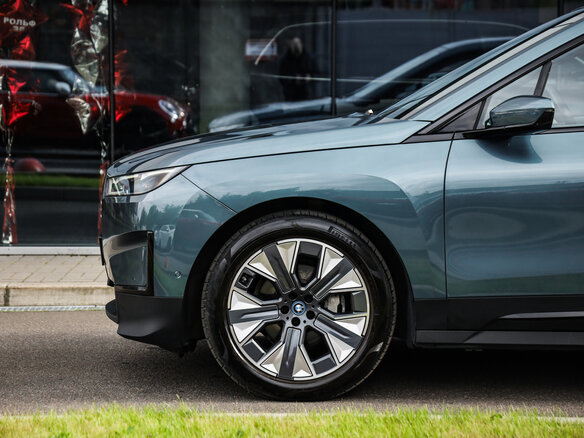 2021 BMW iX xDrive40 I (I20), серый, 5430703 рублей - вид 9