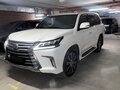 2017 Lexus LX 570 III Рестайлинг 2, белый, 9750000 рублей
