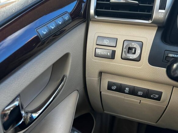 2013 Lexus LX 570 III Рестайлинг, чёрный - вид 16