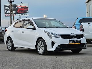 2021 Kia Rio IV Рестайлинг, белый, 1200000 рублей, вид 3